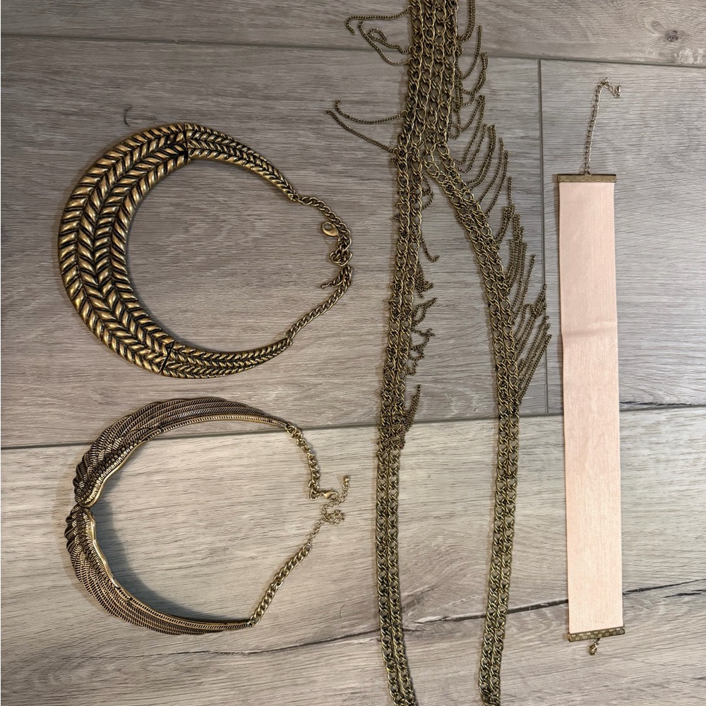 Elegant Gold Necklace Set